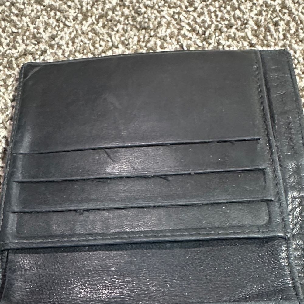 CHANEL AUTHENTIC Black Caviar Leather Card Holder with Embossed CC - Picture 6 of 16